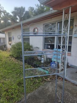 SILVER DECORATIVE BATHROOM/PLANT STAND