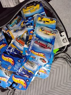 !!!Lots Of Hot wheels!!!