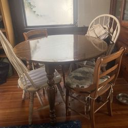 Dining Table + 4 Chairs 