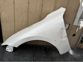 2021 2022 2023 2024 2025 LEXUS IS 350/IS300 LEFT SIDE FENDER OEM USED