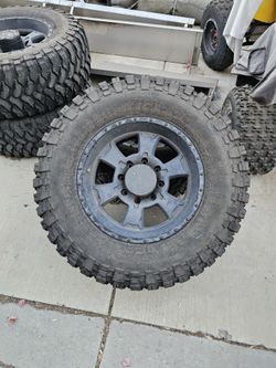 8 Lugs Wheels And Tires Tires 99%
