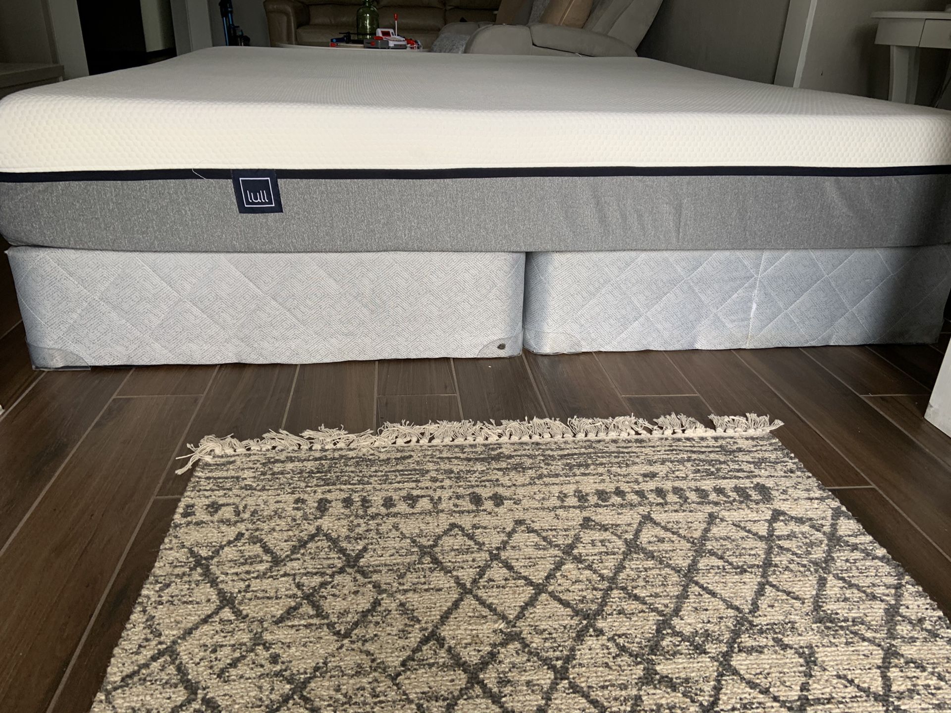 Lull Memory form king size mattress and box spring with metal frame for Sale in Jacksonville, FL