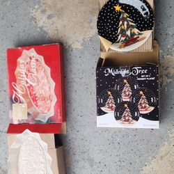 2 christmas plate sets 