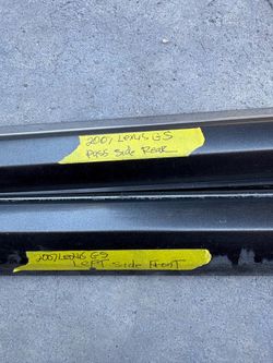 2007 Lexus GS exterior trim molding bottom .