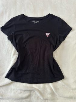 Black GUESS Logo Baby Tee Women’s Minimalist Fitted T-Shirt