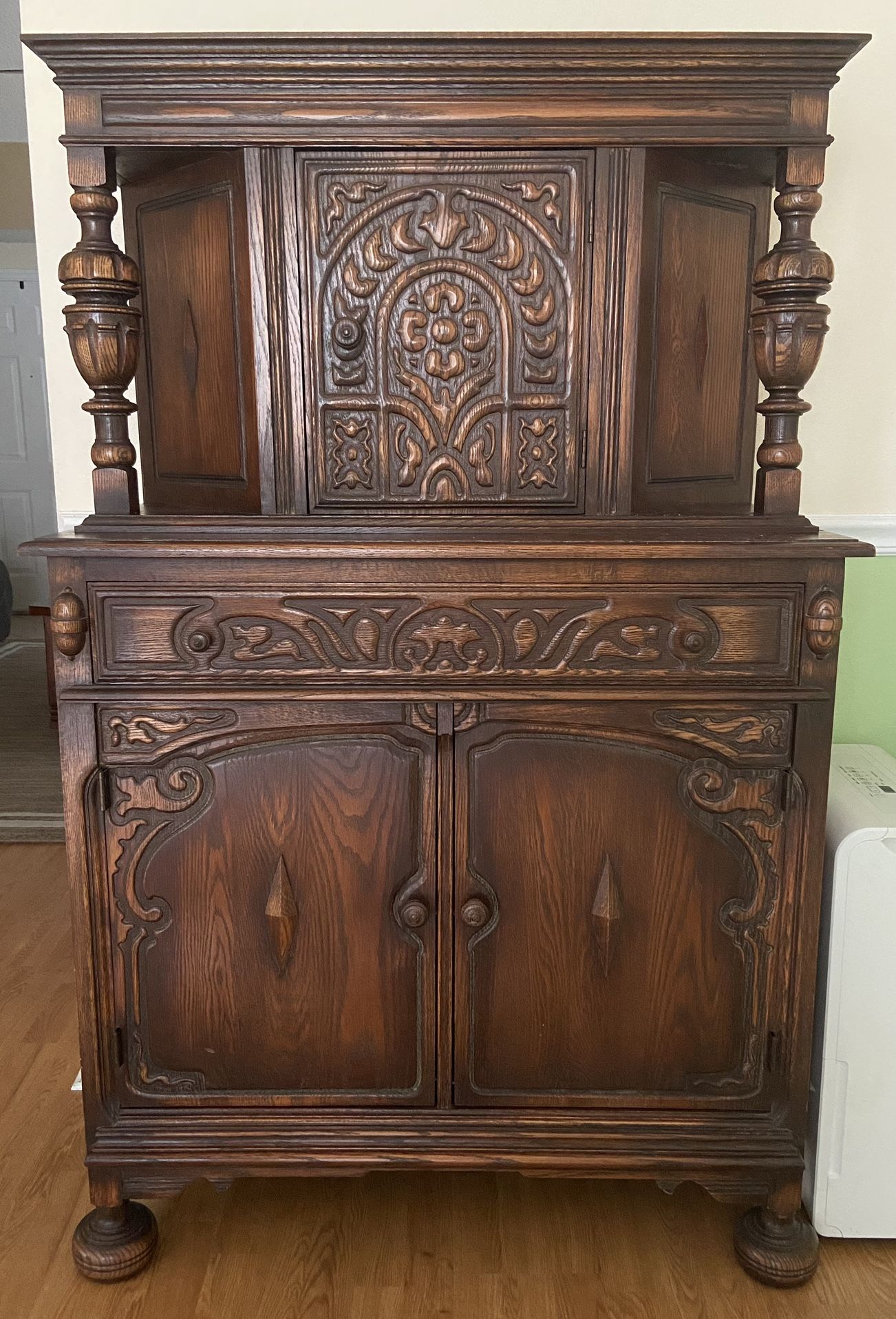 Beautiful 1920s Antique Jacobean Style Wooden China Cabinet