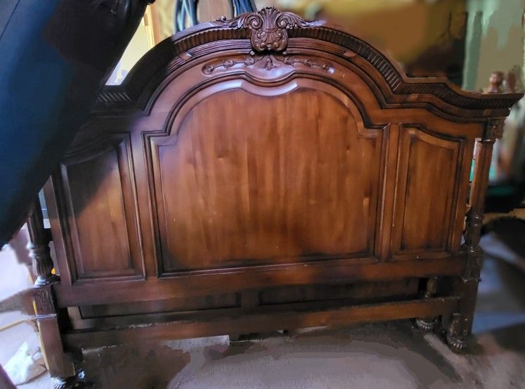 5 Piece California King Bedroom Suit