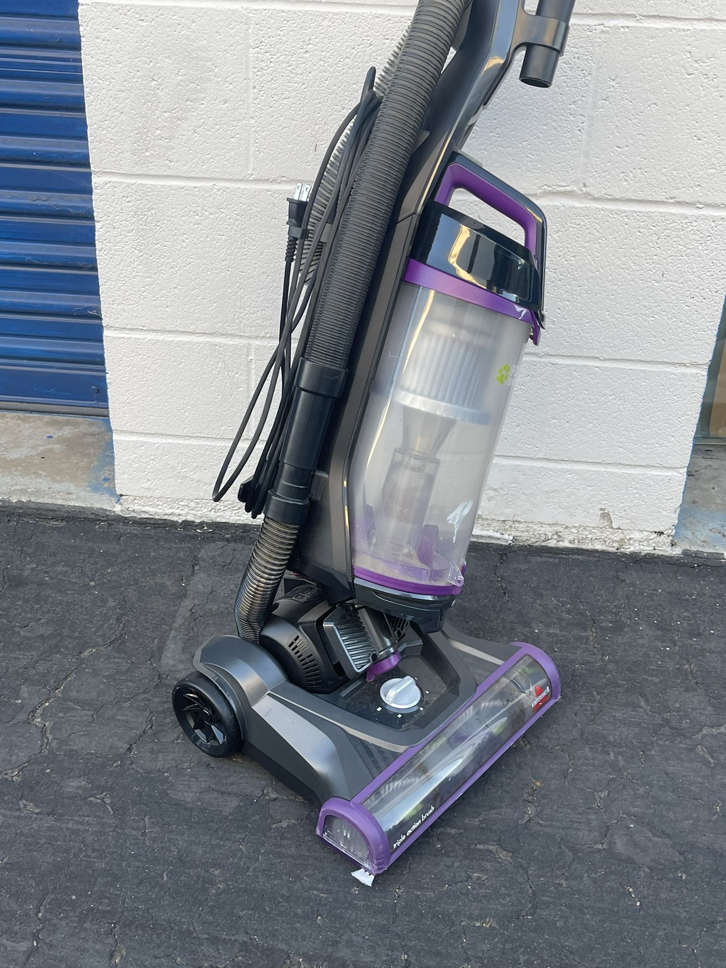 BISSELL VACUUM N CLENER