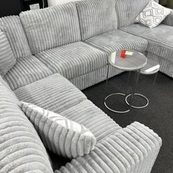 Entertainment Stylish Chaise Sectional! 