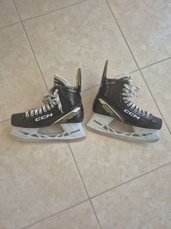 CCM hockey skates
