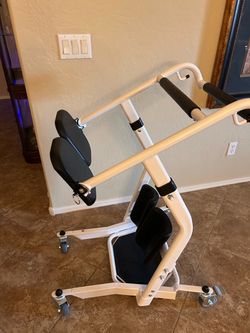 Sit to stand lift assist
