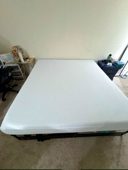 Very Nice King Zinus 12" Green Tea Memory Foam Mattress and New King Platform Bed Frame