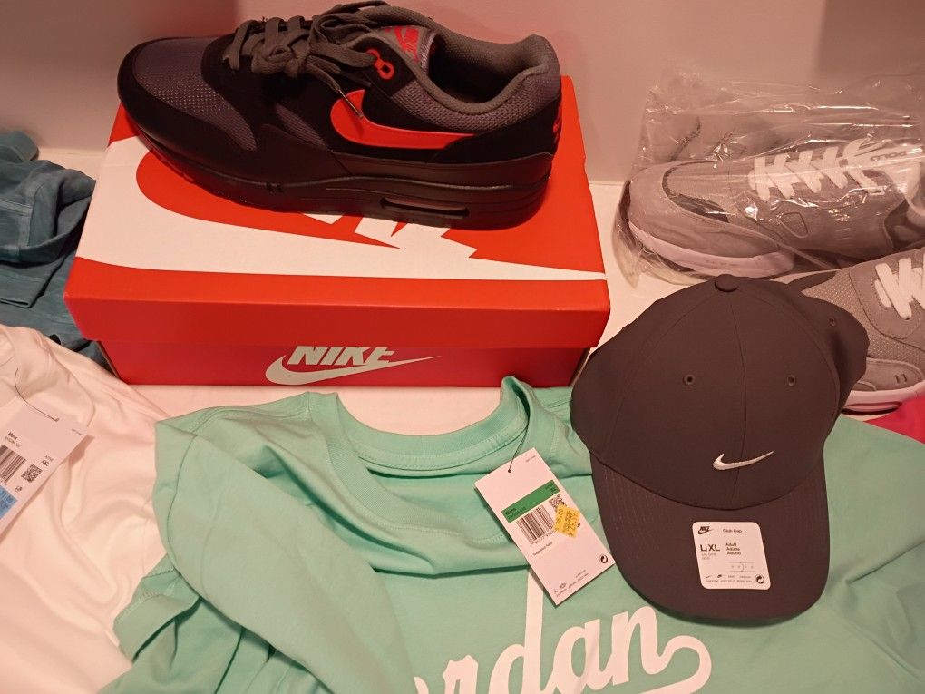 Nike Air Max 1 ESS Men's 10.5
