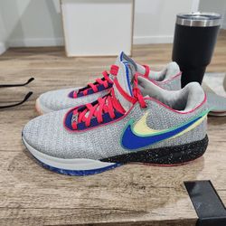 Lebrons Only Worn Once Inside Size 12