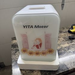YITA Motor Portable Mini Fridge
