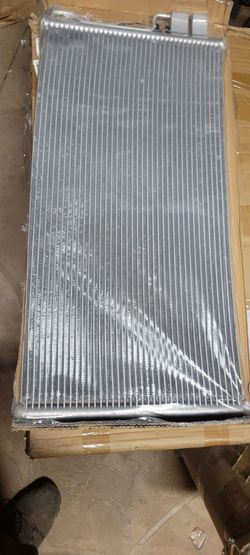 1997-----2006 Ford Expedition,  navigator A/C condenser