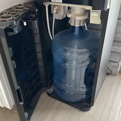 Black And Decker Water Dispenser Used for Sale in Brandon FL