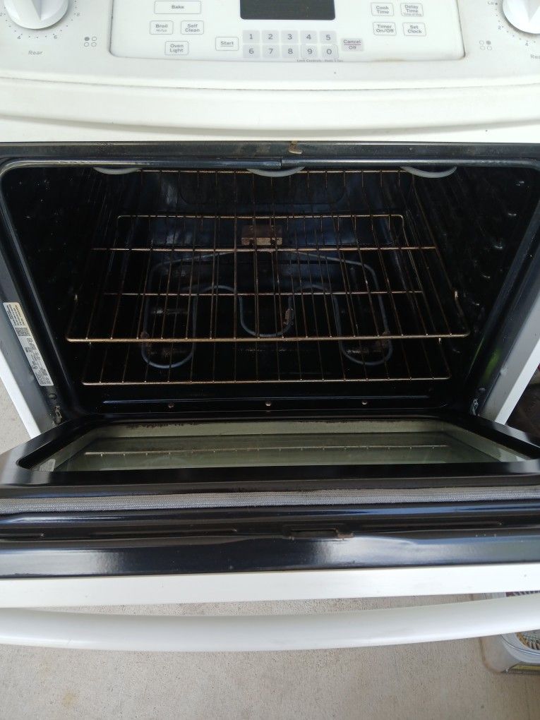 Estufa General Electric En Buenas Condiciones Solo Que Le Faltan Los Metales De Los Lados Como Se Ve En En La Foto Pero Funciona Bien