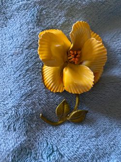 Vintage yellow flower pin