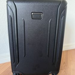Tumi Vapor 22" International Expandable 4 Wheeled Carry-On - MSRP $850