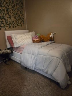 Twin bed and dresser w/mirror