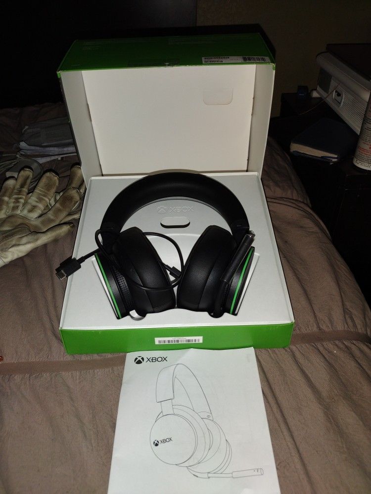 Xbox  Wireless Headset New Still In Box Not Used