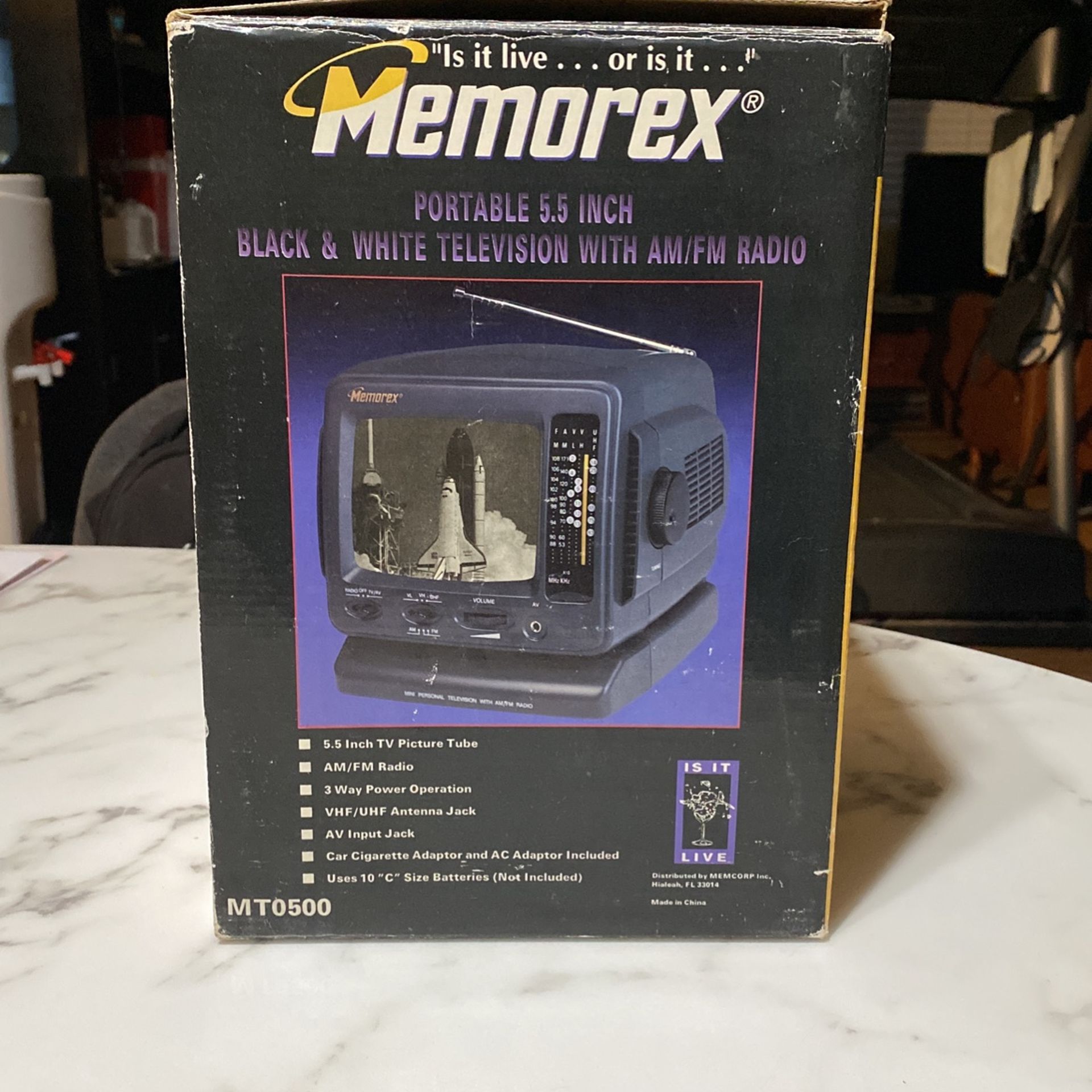 5.5” 1998 Portable Memorex tV W AM/FM Radio