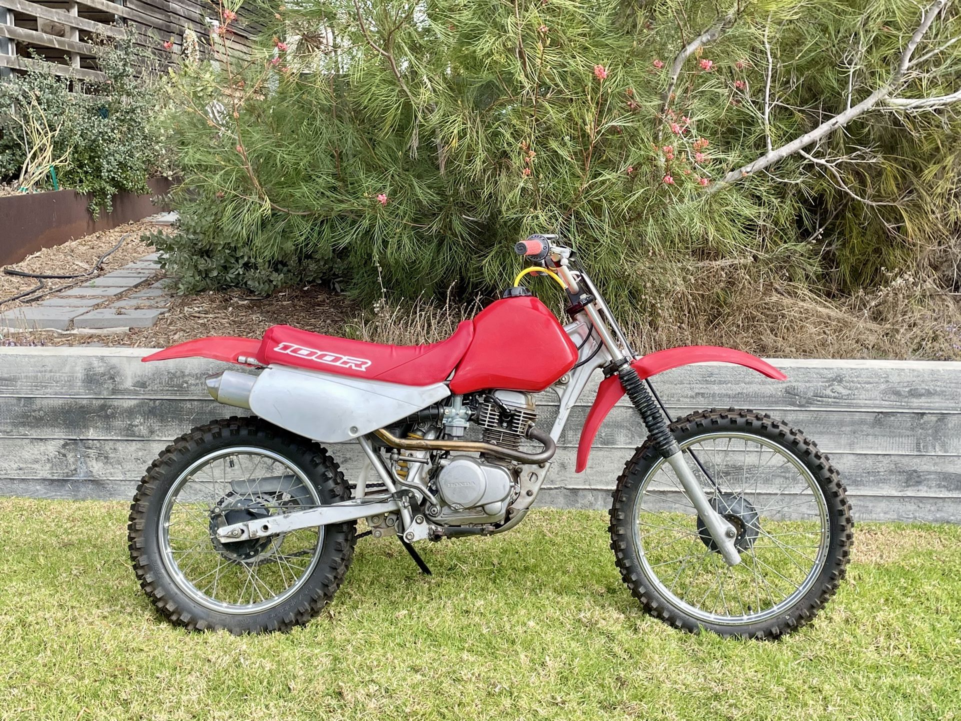 2000 XR100