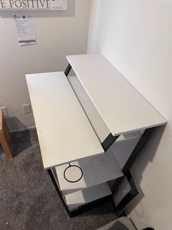 Computer desk