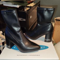 Macy's Aqua College Waterproof Women's Black Boots Size 6