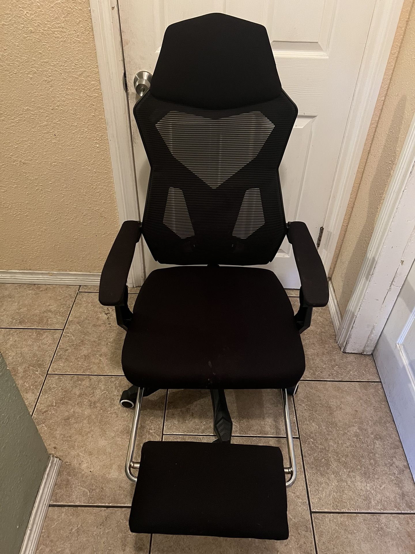 Black Gaming Chair/ Office Chair