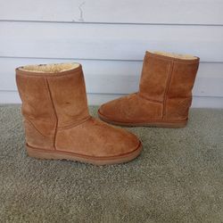 UGG Women's Classic Short II Mid-Calf Sheepskin Boots 1016223 Brown Size 5