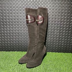 Gorgeous Authentic Gucci chocolate suede boots High Quality, Timeless Size 7.5