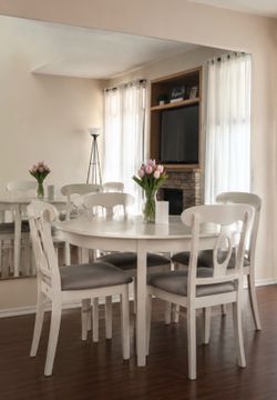 White Round Dining Table with 4 Chairs