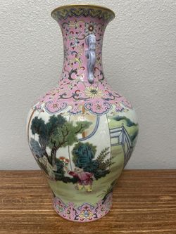 Famille Rose Chinese porcelain vase