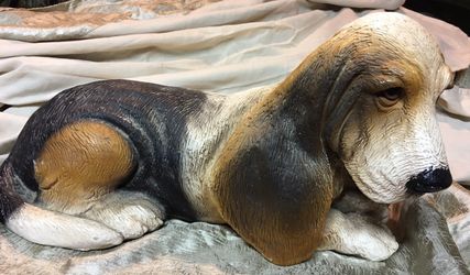 Vintage Basset Hound Glass eyes by Universal Statuary Corp