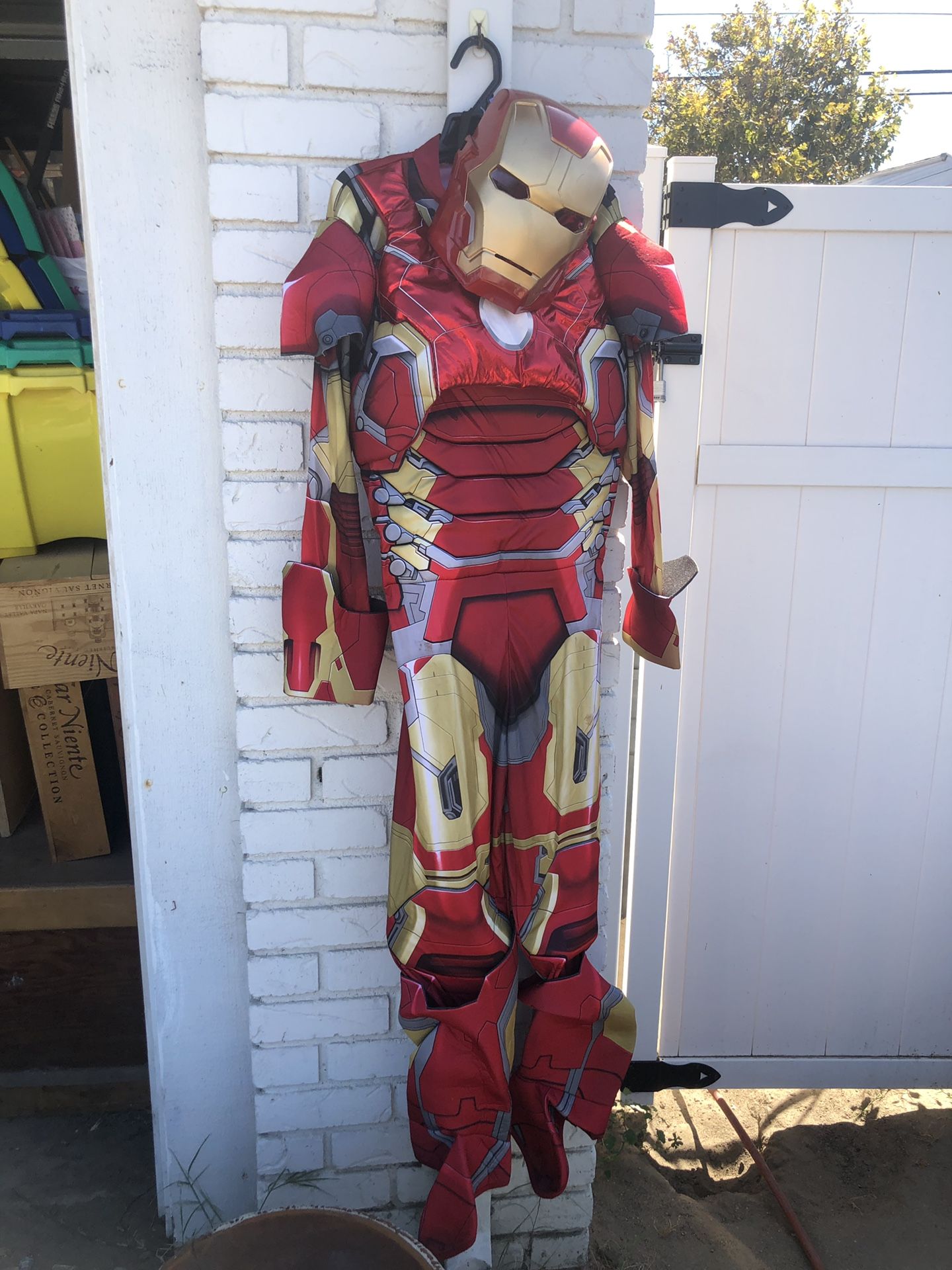 Iron man deluxe costume size large Boys 14/16