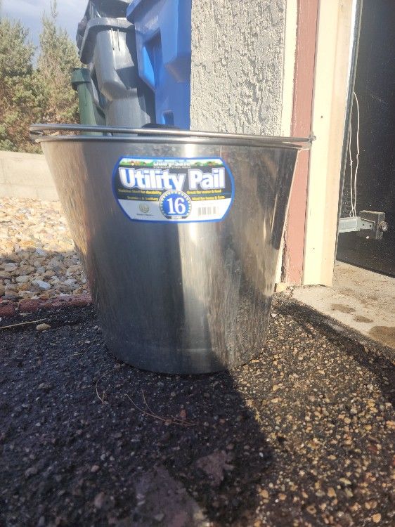 Utility Pails Set