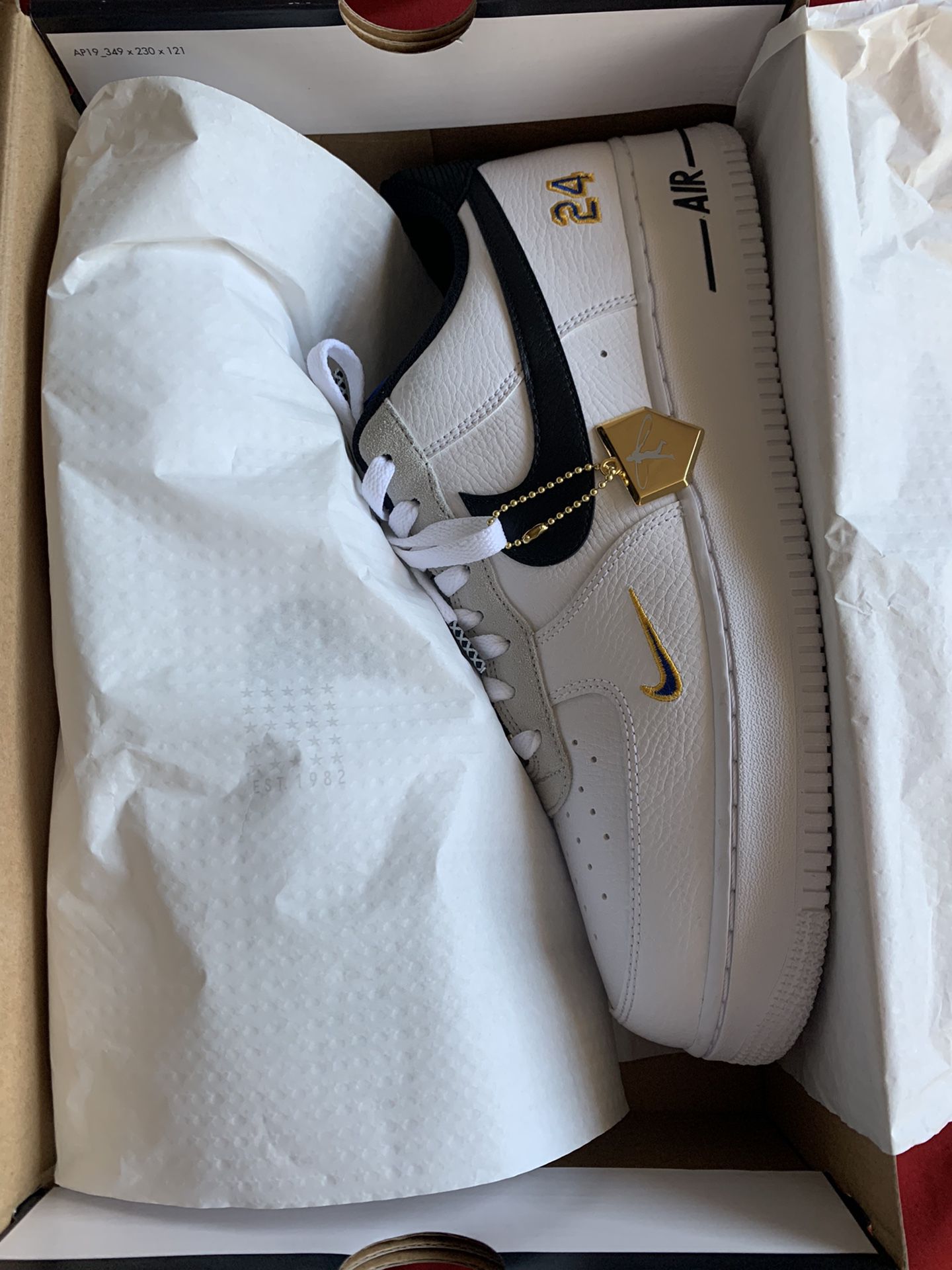 Authentic Nike Air Force 1 07 LV8 x Ken Griffey Jr Shoes Mens Size 10 for  Sale in Massapequa Park, NY - OfferUp