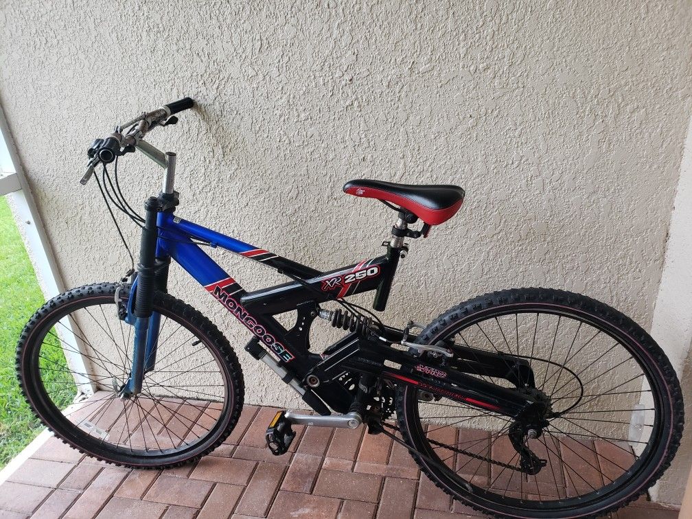 mongoose xr250 mountain bike