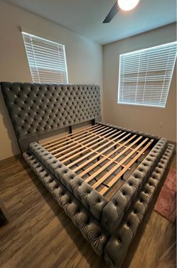 King Size Bed Frame + 2 Nightstand dressers