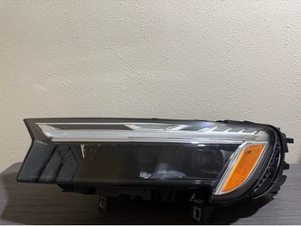 AUDI Q7 LEFT HEADLIGHT 2025 2026