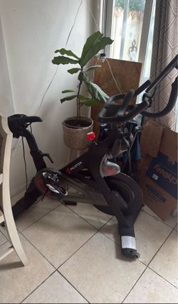 Peleton for sale, needs repair