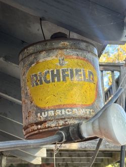 Vintage Oil Cans And Sighns .