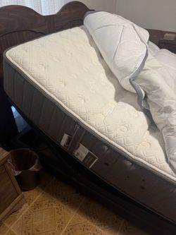 Queen size mattress excellent condition