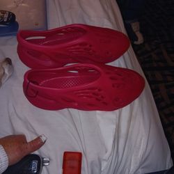 Yeezy Foam Runners Pink