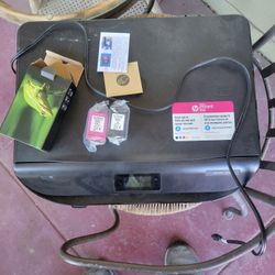 HP Printer ENVY 5055 w/ NEW INK