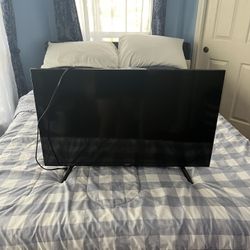 Amazon Fire TV 32" 2-Series And Universal Tilting TV Wall Mount