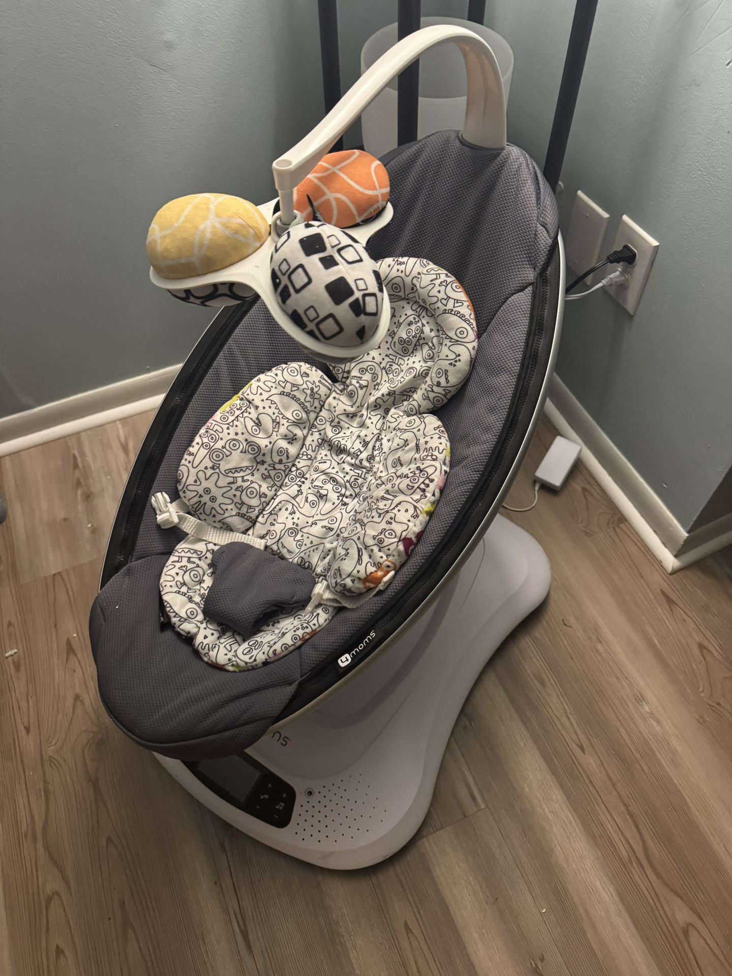 Mama Roo Swing & Bassinet Set