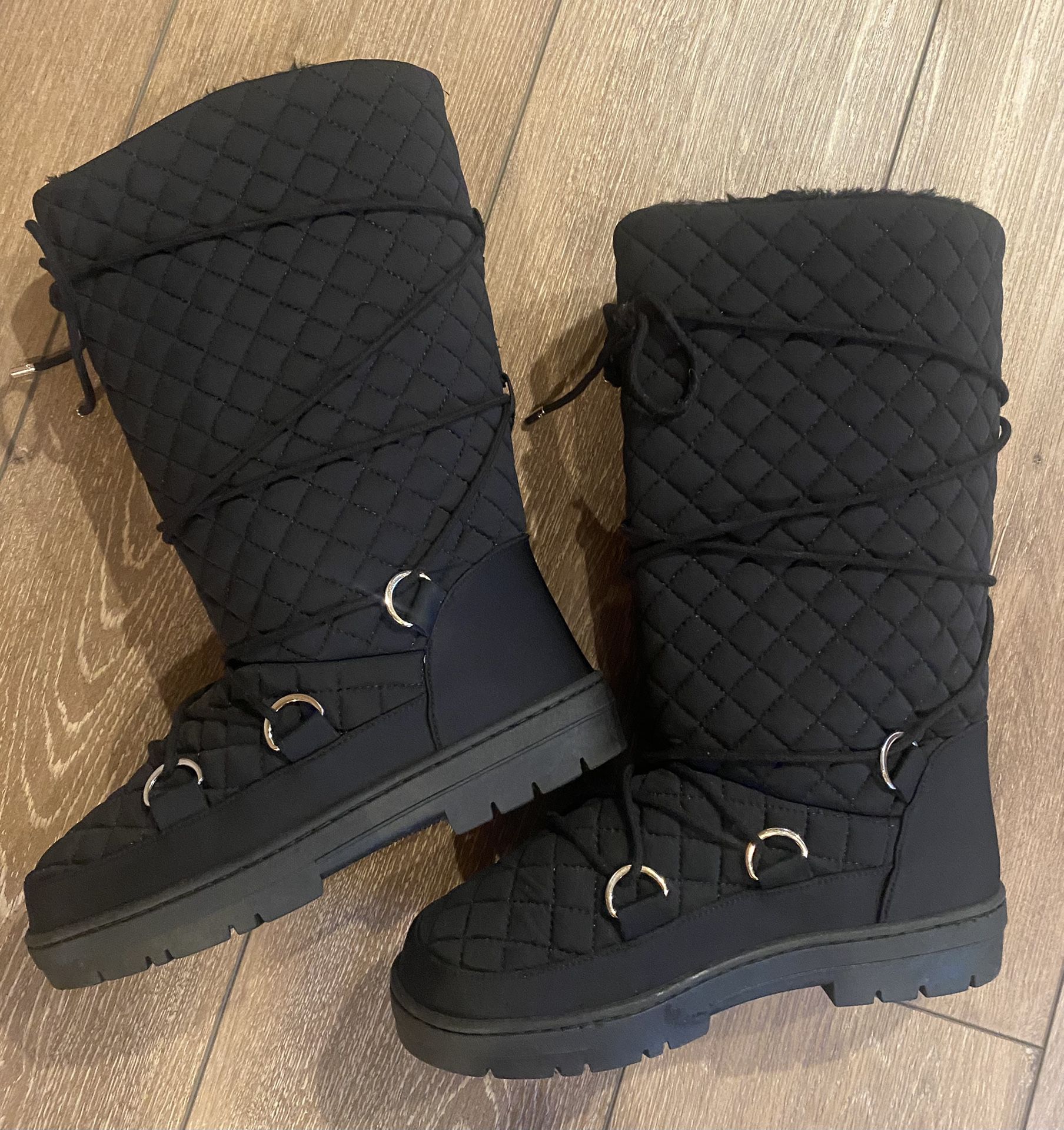 BRAND NEW SIZE 7 WINTER BOOTS QUILTED WITH FUR LINING 